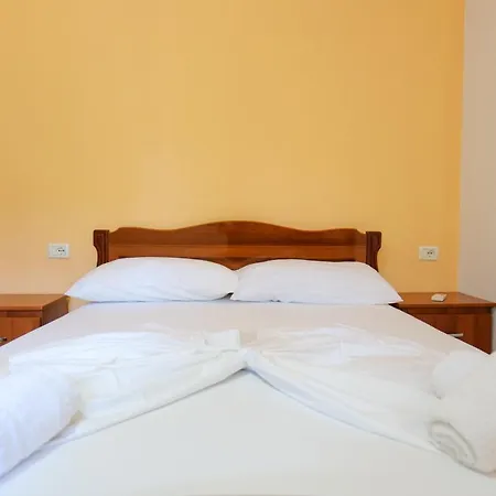 Konukevi Ilias House 3*