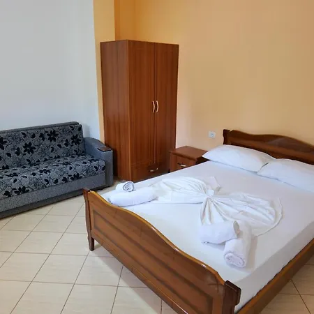 Ilias House Konukevi 3*
