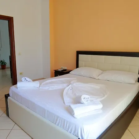 Konukevi Ilias House 3*