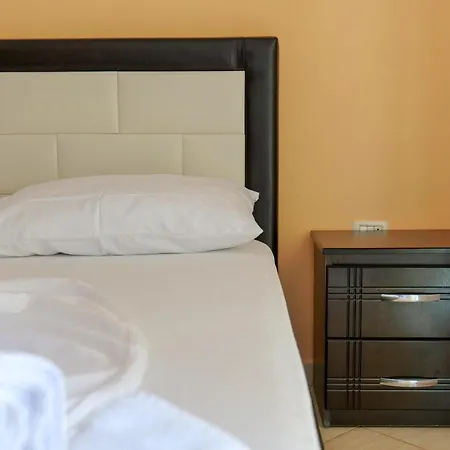 Ilias House Konukevi 3*