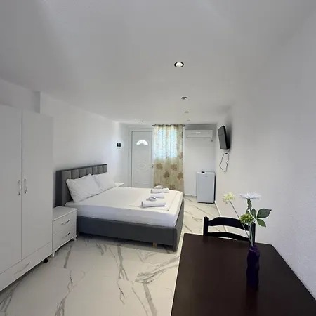 Ilias House ゲストハウス *