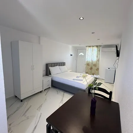 Ilias House ゲストハウス