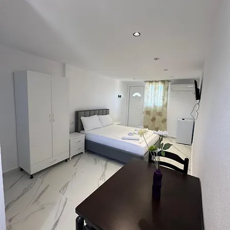 Ilias House ゲストハウス